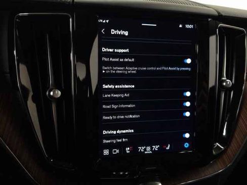 Certified 2023 Volvo XC60 B6 Ultimate w/ Climate Package image 28