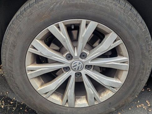 Used 2018 Volkswagen Tiguan S image 8