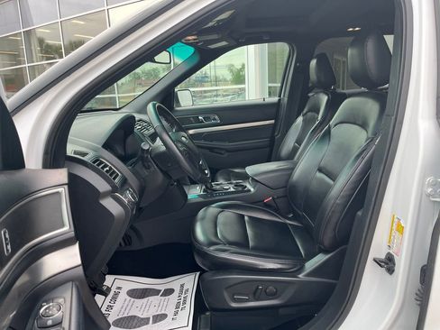 Used 2019 Ford Explorer XLT w/ Equipment Group 202A FWD image 11