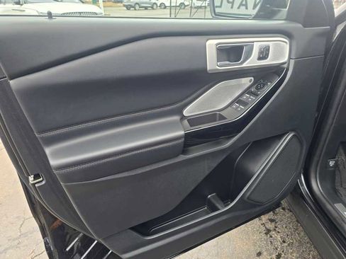 Used 2023 Ford Explorer Platinum w/ Technology Package image 14