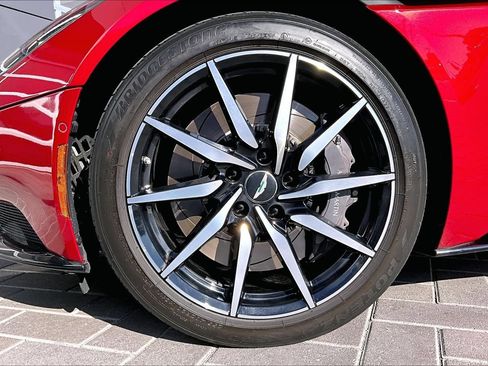 Used 2023 Aston Martin DB11 Coupe RWD image 8