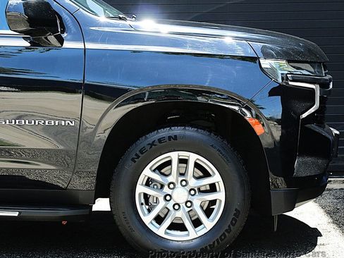 Used 2022 Chevrolet Suburban LT AWD/4WD image 19