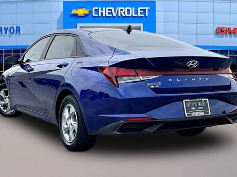 Used 2021 Hyundai Elantra SE FWD image 4
