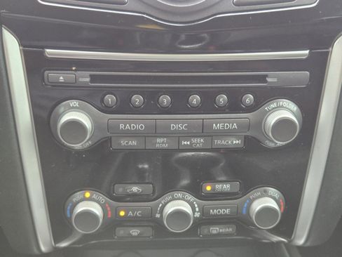 Used 2017 Nissan Pathfinder SV FWD image 16
