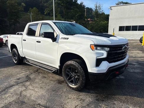Used 2025 Chevrolet Silverado 1500 LT Trail Boss w/ Convenience Package II AWD/4WD image 7