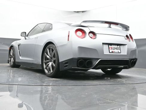 Used 2012 Nissan GT-R Premium image 48