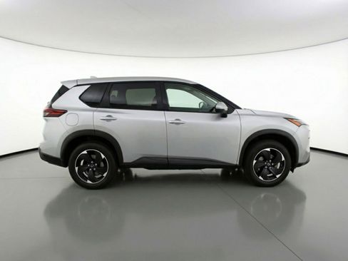 Used 2025 Nissan Rogue SV FWD image 11