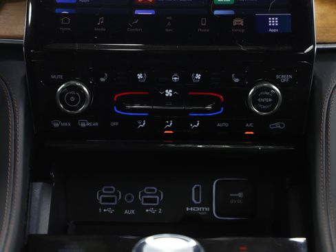 Used 2023 Jeep Grand Cherokee L Summit AWD/4WD image 21