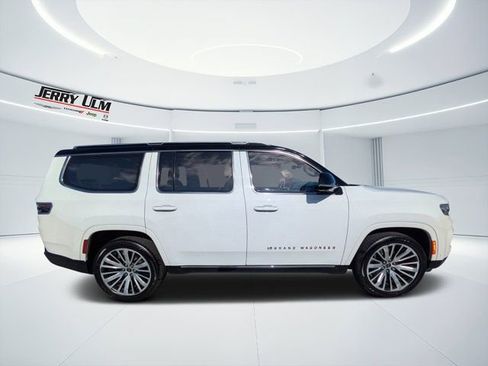Used 2023 Jeep Grand Wagoneer Series III image 2
