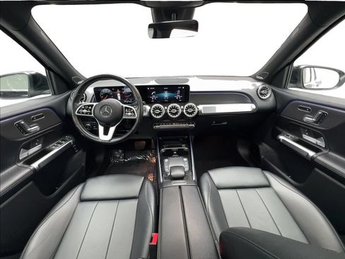 Used 2021 Mercedes-Benz GLB 250 4MATIC w/ Premium Package image 39