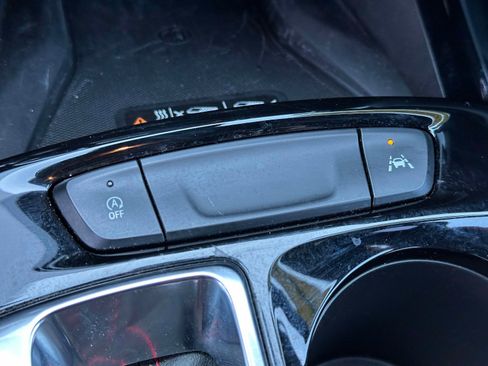 Certified 2024 Chevrolet Trax RS w/ Sunroof Package FWD image 31