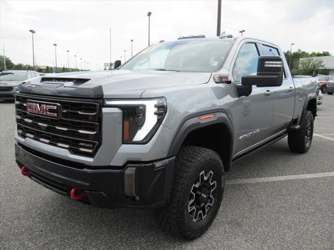 Used 2024 GMC Sierra 2500 AT4X AWD/4WD image 3