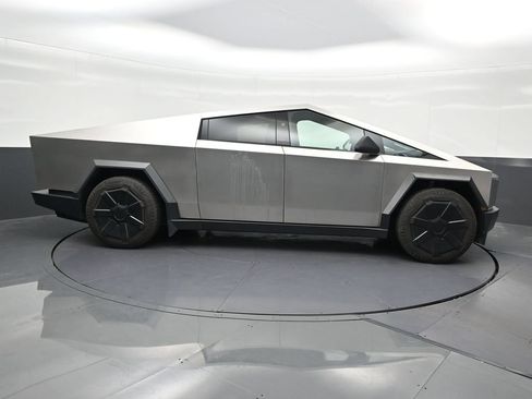 Used 2024 Tesla Cybertruck AWD Crew Cab image 6