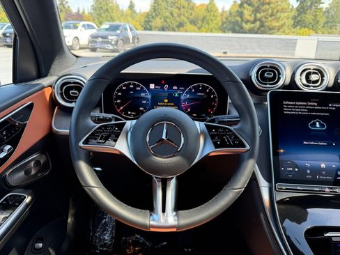 Used 2026 Mercedes-Benz GLC 300 4MATIC image 22