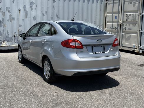 Used 2013 Ford Fiesta SE w/ Super Fuel Economy Pkg FWD image 6