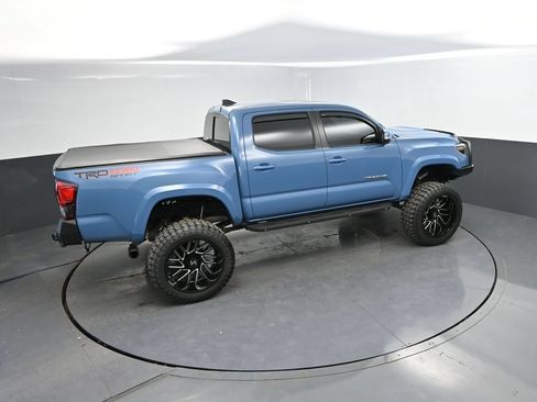 Used 2019 Toyota Tacoma TRD Sport AWD/4WD image 30