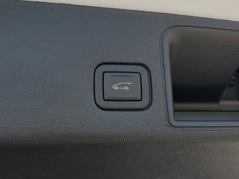 Used 2024 GMC Terrain SLT AWD/4WD image 12