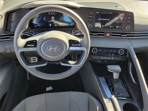 Certified 2025 Hyundai Elantra Sport image 4