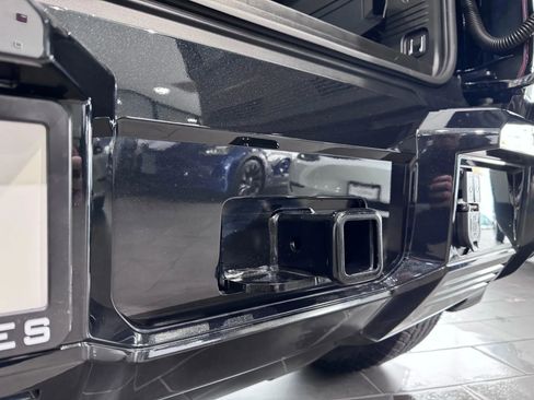 Used 2024 GMC Hummer EV 2X w/ LPO, Illumination Package image 24