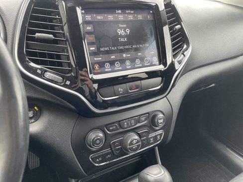 Used 2019 Jeep Cherokee Limited AWD/4WD image 30