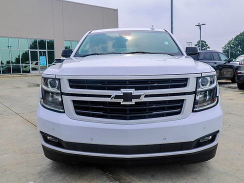 Used 2018 Chevrolet Suburban LT RWD image 3