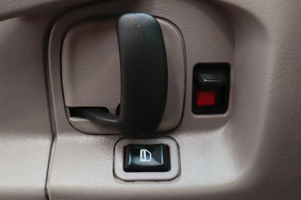 Used 2015 Chevrolet Express 4500 RWD image 23