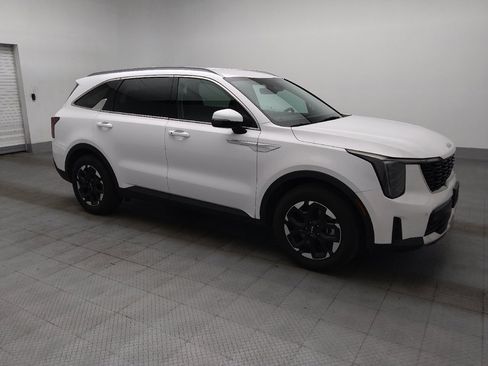 Used 2024 Kia Sorento S FWD image 11