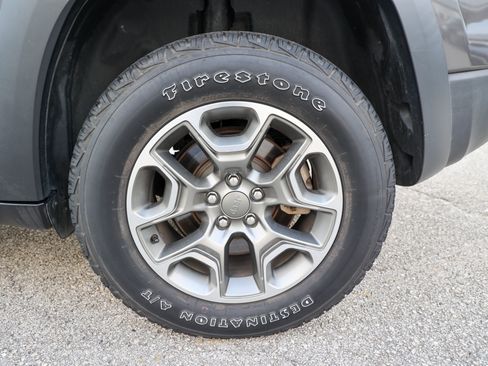 Used 2022 Jeep Cherokee Trailhawk AWD/4WD image 17