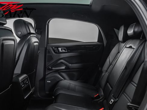 Used 2022 Porsche Cayenne S image 49