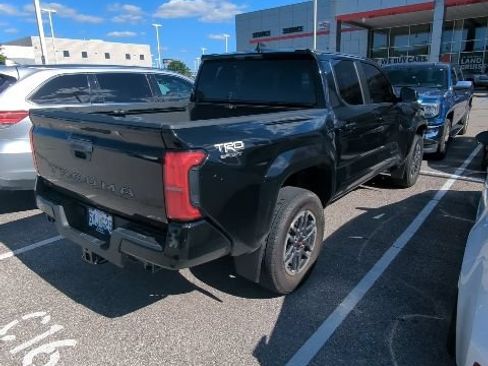 Used 2024 Toyota Tacoma TRD Sport AWD/4WD image 4