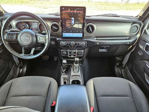 Used 2020 Jeep Wrangler Unlimited Sahara AWD/4WD image 13