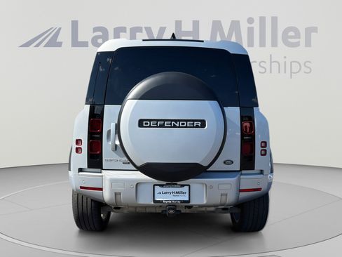 Used 2022 Land Rover Defender 110 XS Edition AWD/4WD image 4
