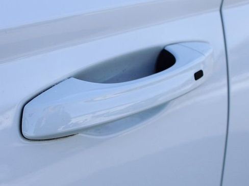 Used 2022 Volkswagen Taos SEL image 9