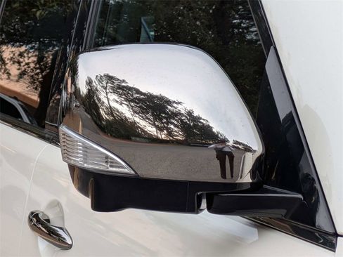 Used 2020 Nissan Armada Platinum w/ Platinum Reserve Package image 11