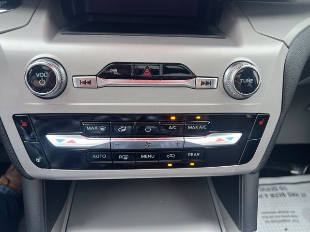 Used 2024 Ford Explorer XLT w/ Equipment Group 202A AWD/4WD image 26