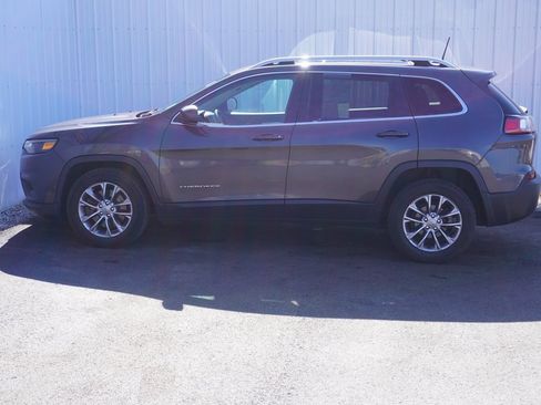Used 2019 Jeep Cherokee Latitude Plus w/ Comfort/Convenience Group image 3