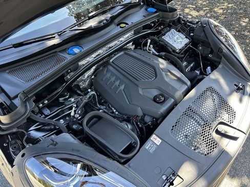 Certified 2025 Porsche Macan image 22