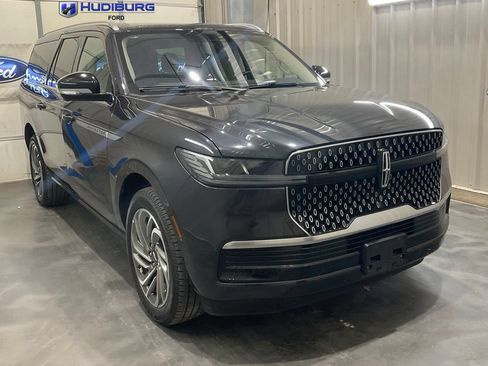 Used 2025 Lincoln Navigator L Reserve AWD/4WD image 1