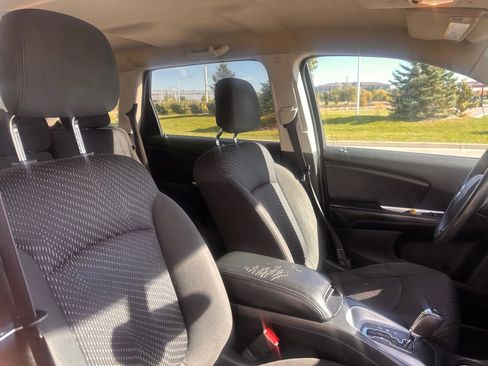 Used 2018 Dodge Journey SE image 20