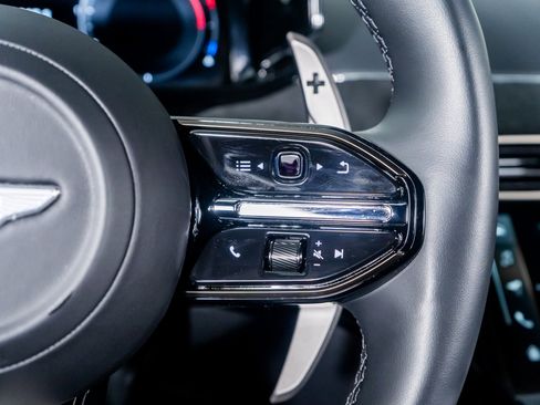 Used 2025 Aston Martin V8 Vantage Coupe image 30