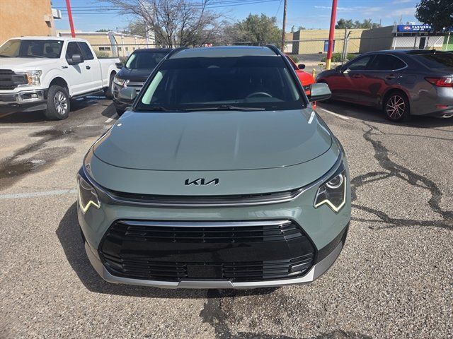 Used 2023 Kia Niro EX Touring FWD image 4