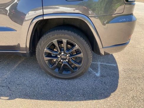 Used 2021 Jeep Grand Cherokee Laredo X AWD/4WD image 13