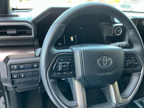 Certified 2025 Toyota 4Runner SR5 AWD/4WD image 25