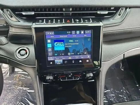 Used 2024 Jeep Grand Cherokee Altitude image 11