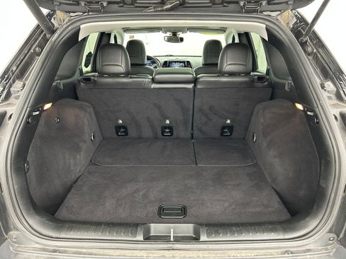 Used 2019 Jeep Cherokee Limited w/ Luxury Group AWD/4WD image 34