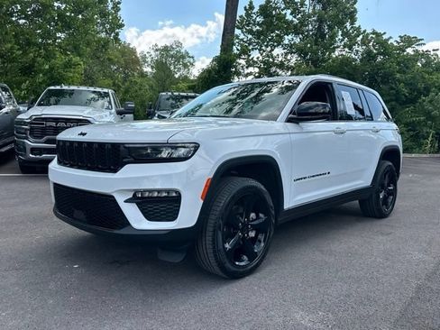 Used 2024 Jeep Grand Cherokee Limited w/ Black Appearance Package AWD/4WD image 22