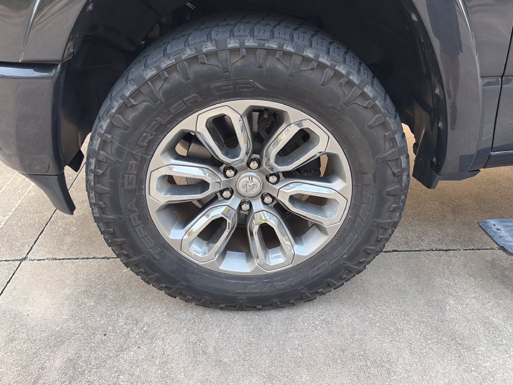 Used 2019 RAM 1500 Laramie AWD/4WD image 9