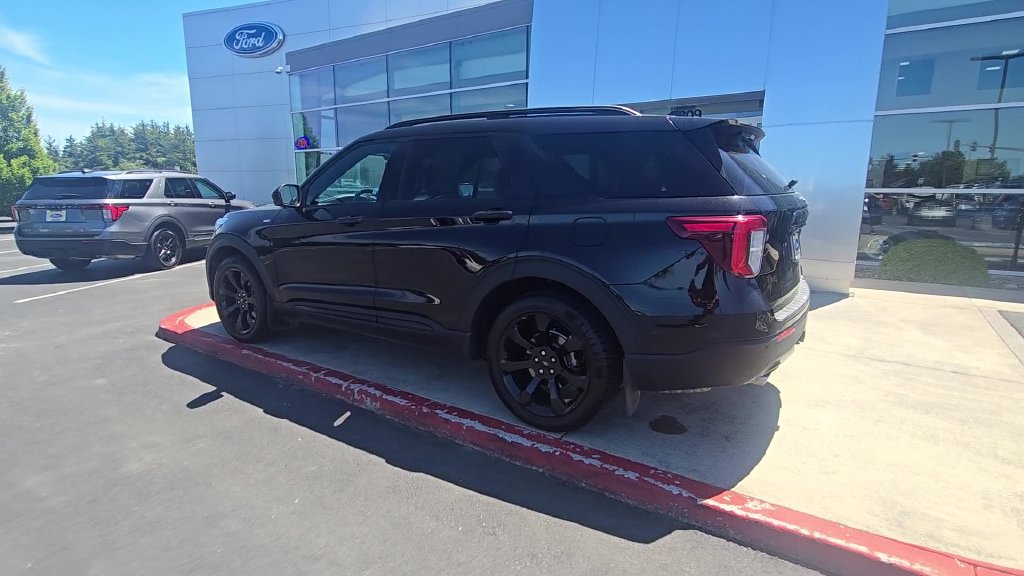 Used 2023 Ford Explorer ST-Line w/ Class IV Trailer Tow Package AWD/4WD image 2