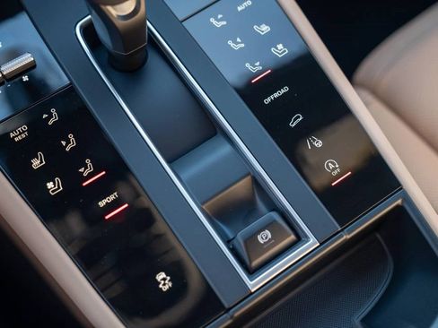 New 2026 Porsche Macan AWD/4WD image 21