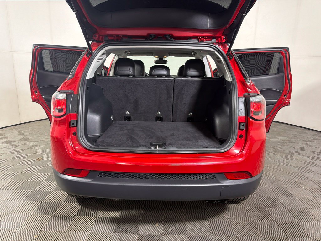 Used 2018 Jeep Compass Latitude w/ Popular Equipment Group FWD image 19